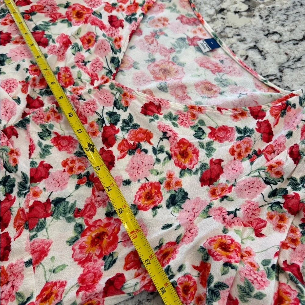 Old Navy Pink Floral Ruched V-Neck Blouse Medium Romantic Top